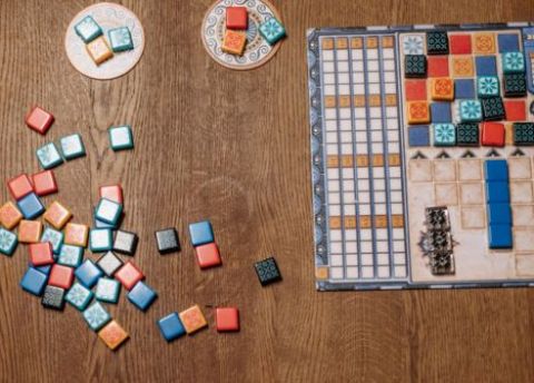 Symbolfoto zum Internationalen Spielenachmittag in der Stadtbibliothek (Quelle: www.pexels.com/paveldanilyuk)